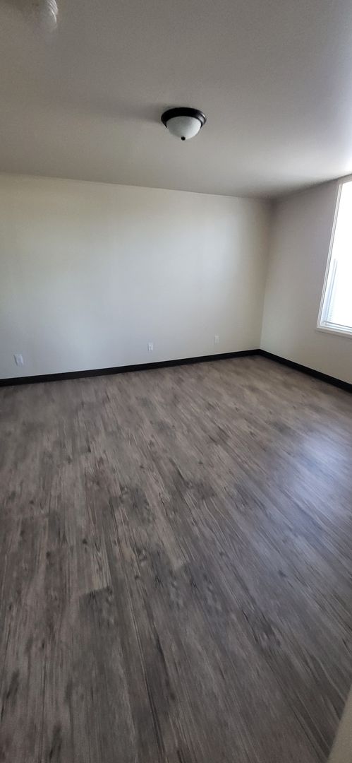 Oconto Falls Apartment: 142 N Main St