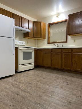Spacious 2 bedroom, 1 bath Upper Apartment