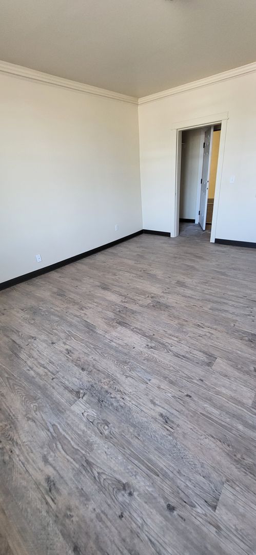 Oconto Falls Apartment: 142 N Main St