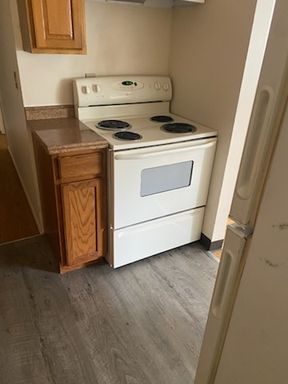 2 bedroom 1 bathroom lower apartment