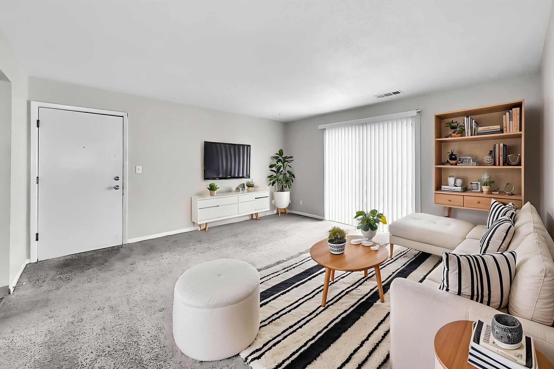 West Des Moines Apartment: 820 12th St