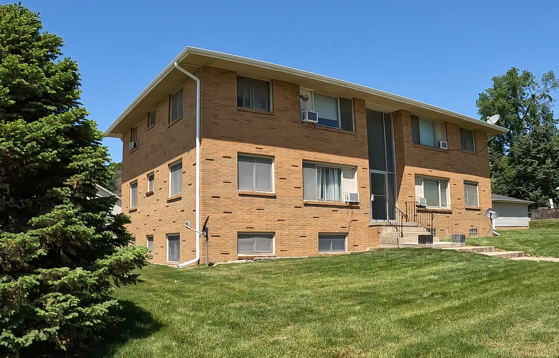 Carlisle Apartment: 200 North 1st Street