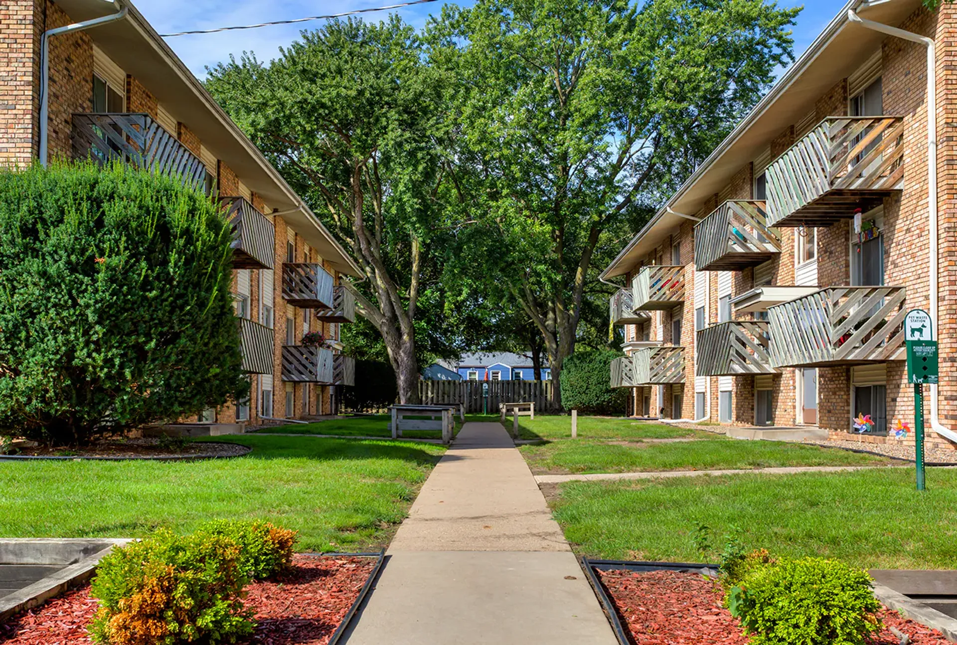 West Des Moines Apartment: 820 12th St
