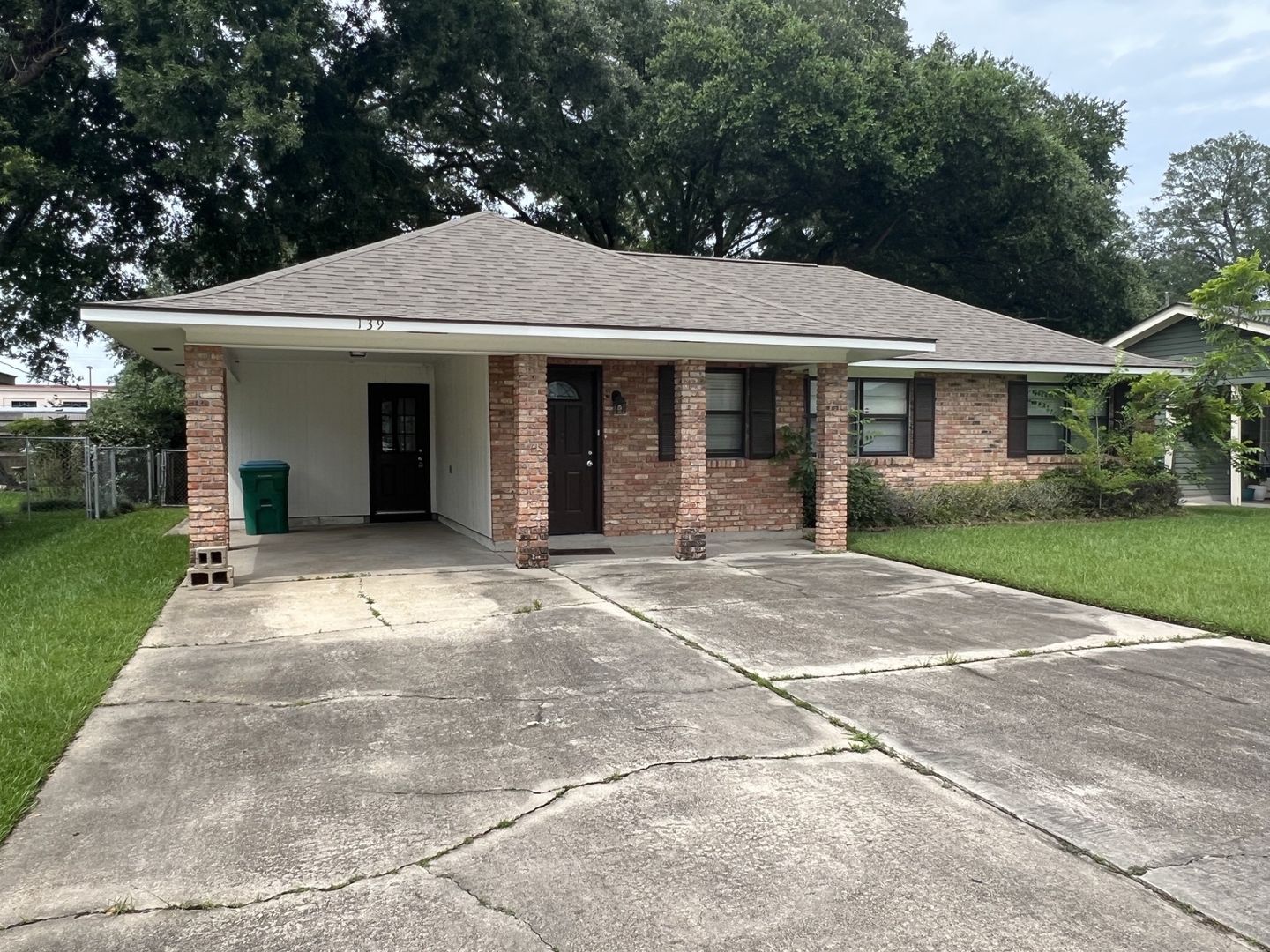 Denham Springs House: 139 Hickory Street