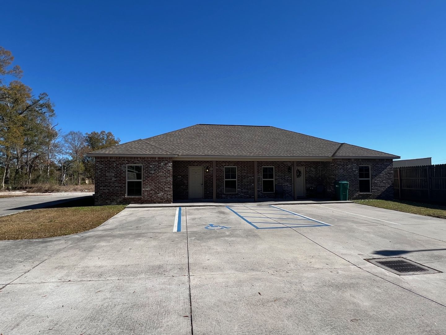 Denham Springs Apartment: 25907 Commercial Drive