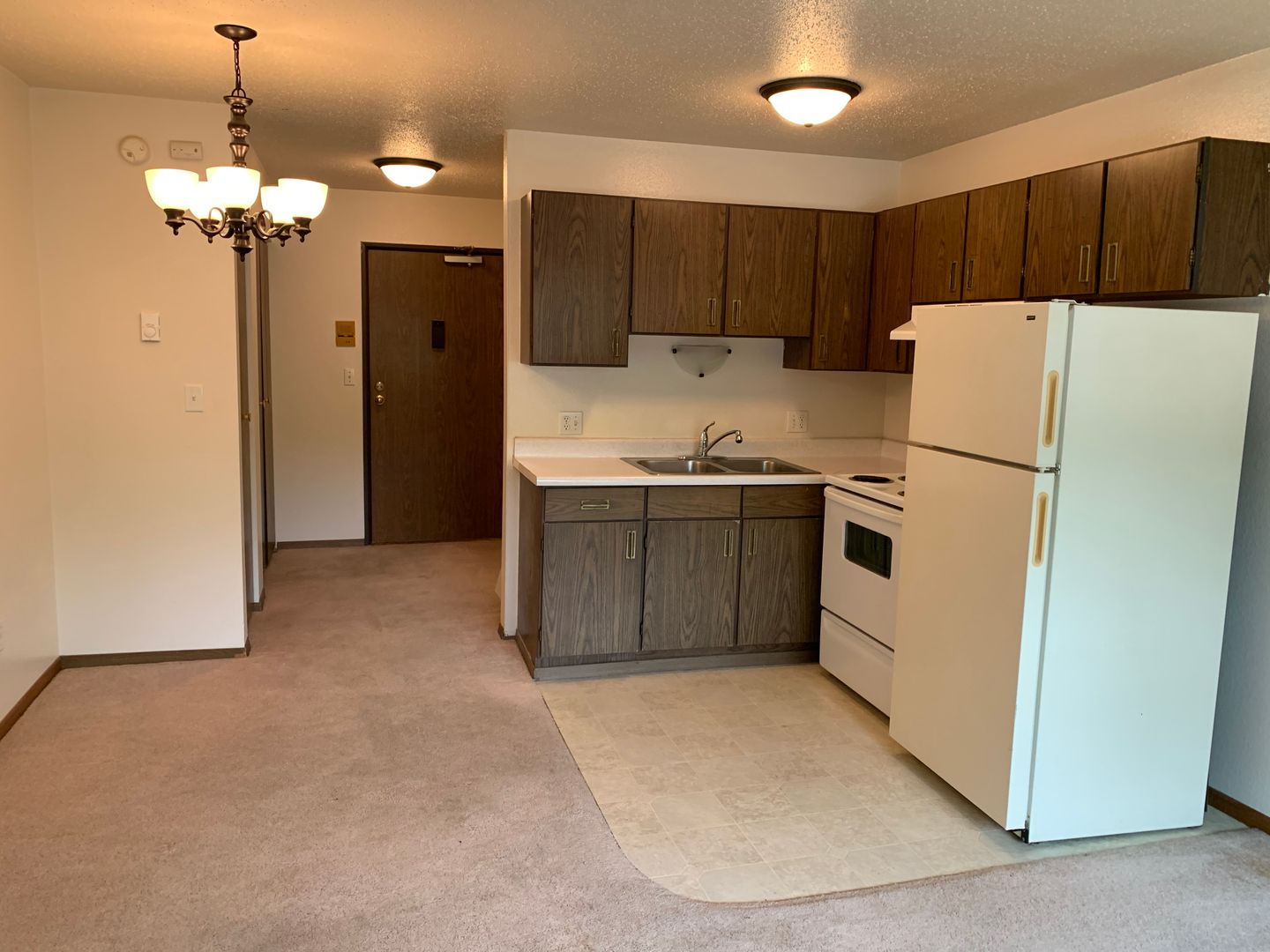 Moorhead Apartment: 1929 18th Ave S