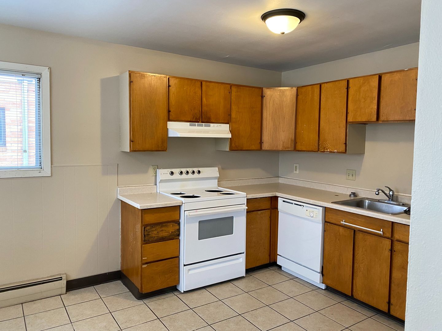 Moorhead Apartment: 1929 18th Ave S