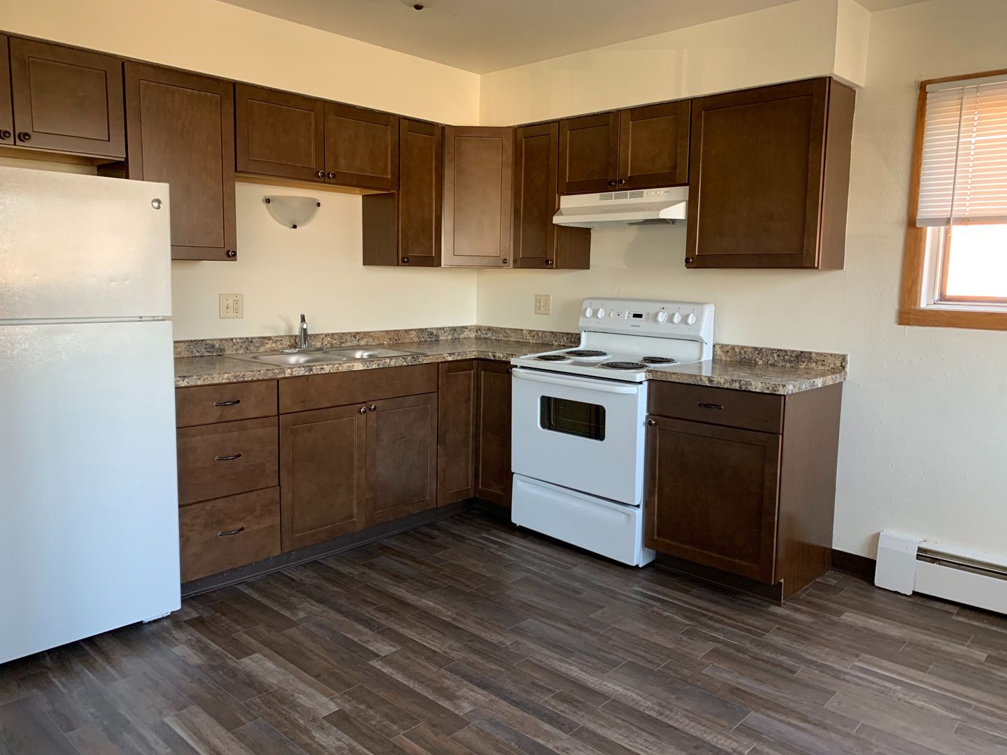 Moorhead Apartment: 1929 18th Ave S