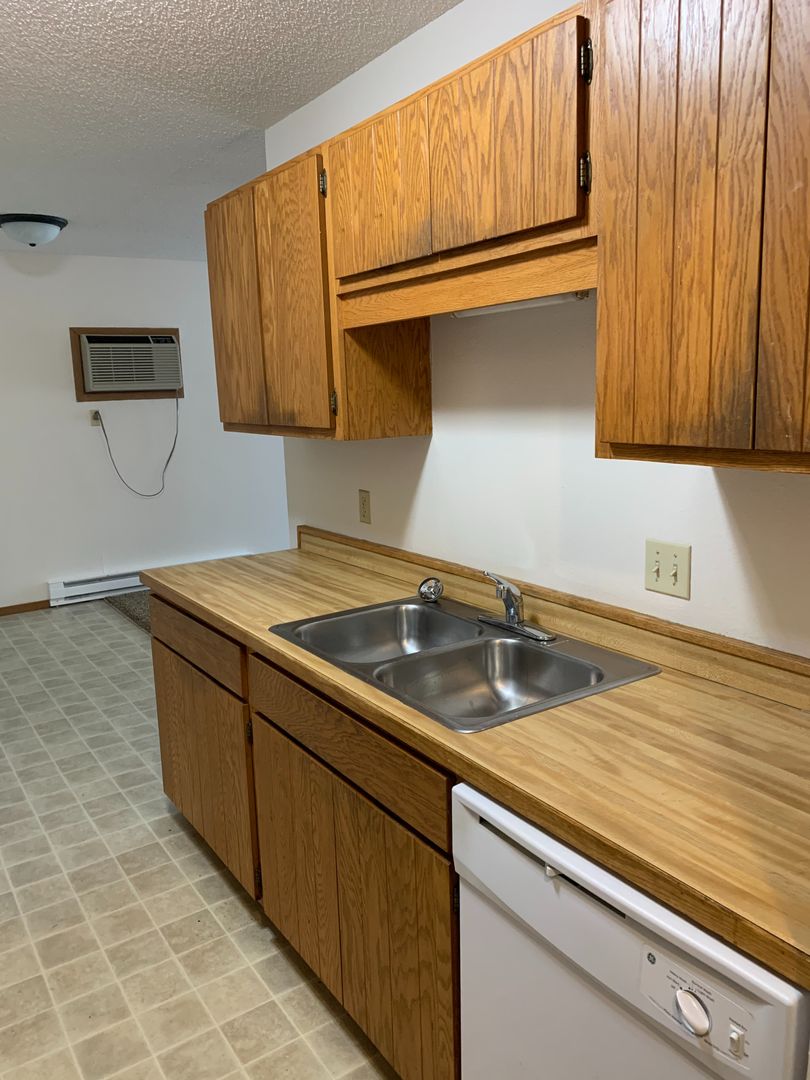 Fargo Apartment: 2535 14th Street South