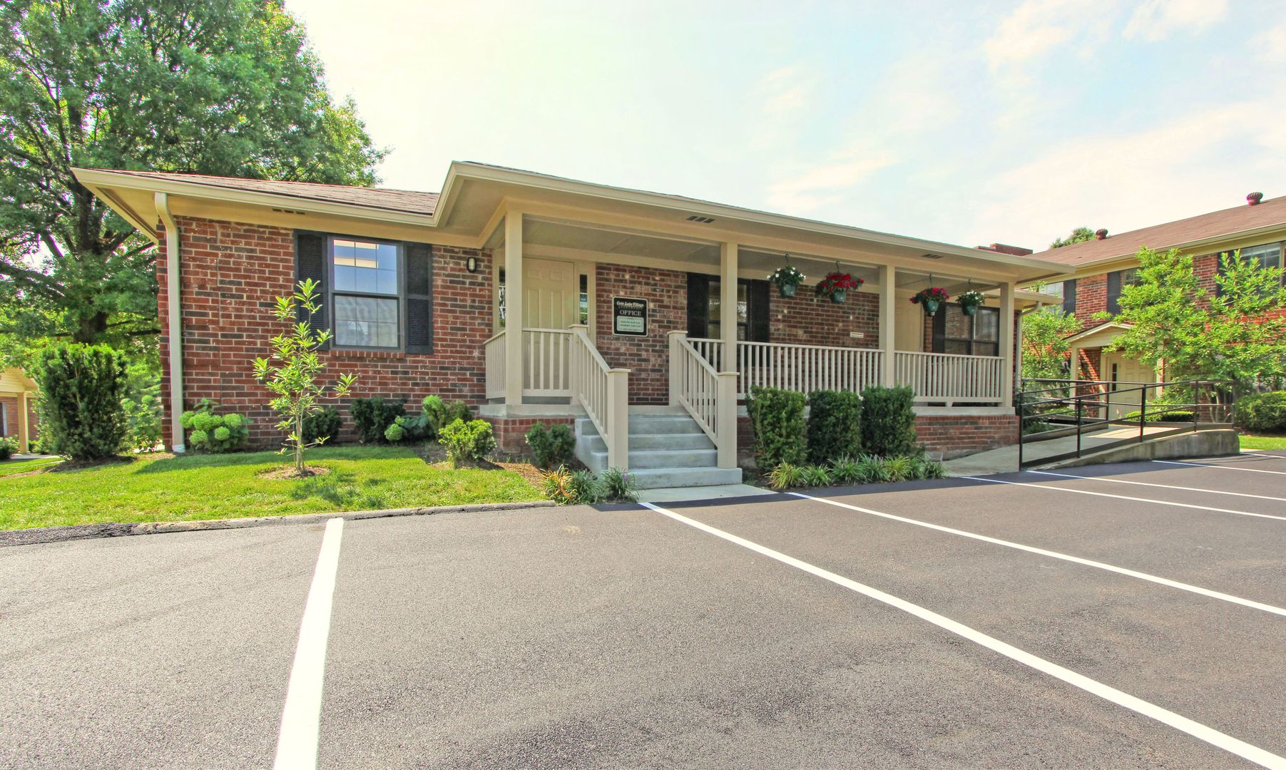 Lexington Apartment: 3351 Cove Lake Drive