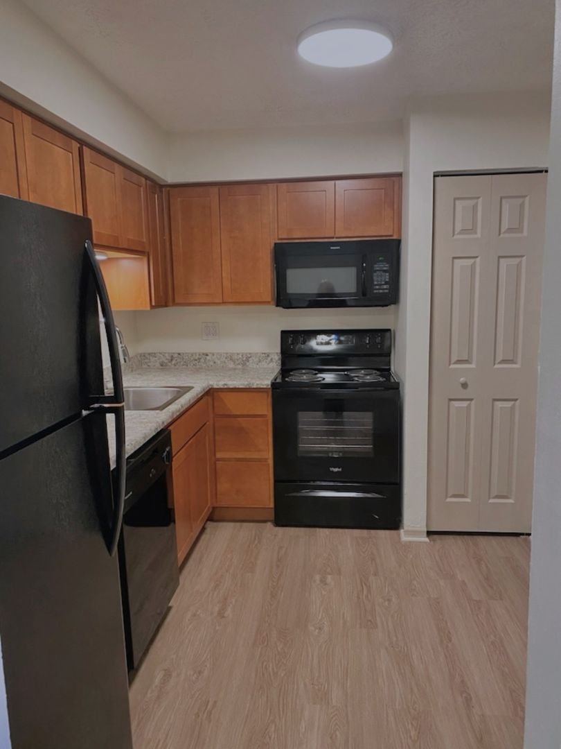 Lexington Apartment: 3351 Cove Lake Drive