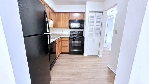 Cove Lake Village - 1 Bed & 1 Bath Renovated – photo 1
