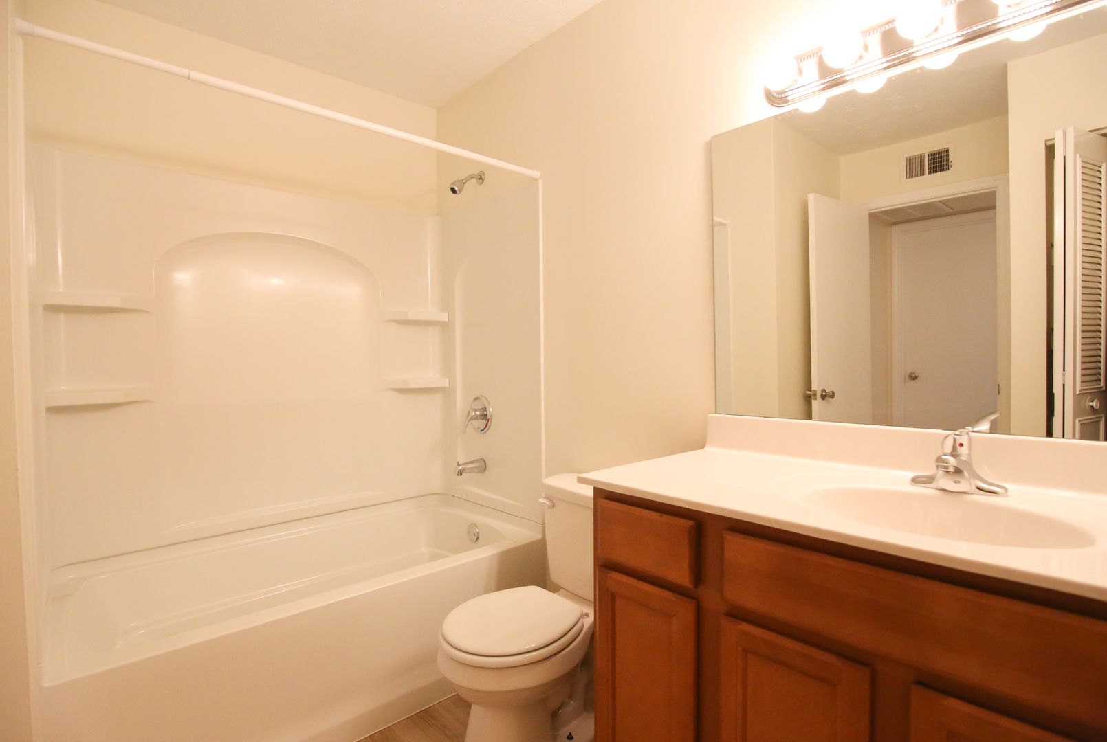 Lexington Apartment: 3351 Cove Lake Drive