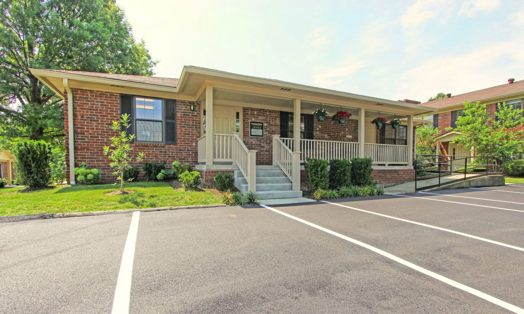 Lexington Apartment: 3351 Cove Lake Drive