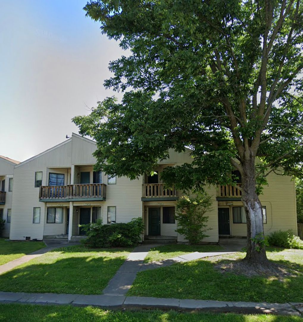 Springfield Apartment: 3329-3343 S. Fairway/ 3326-3346 S. Delaware Springfield, MO 65804