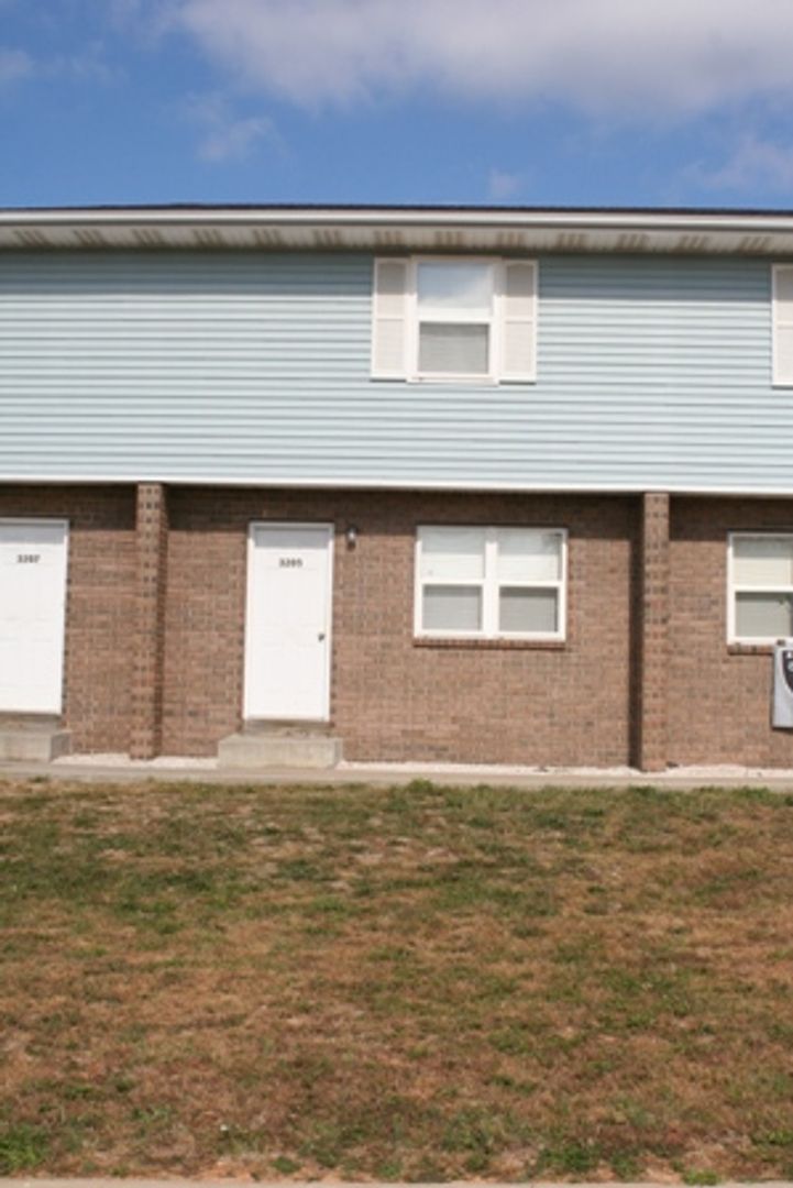 Ozark Apartment: 3201-3215 N. 21st St.