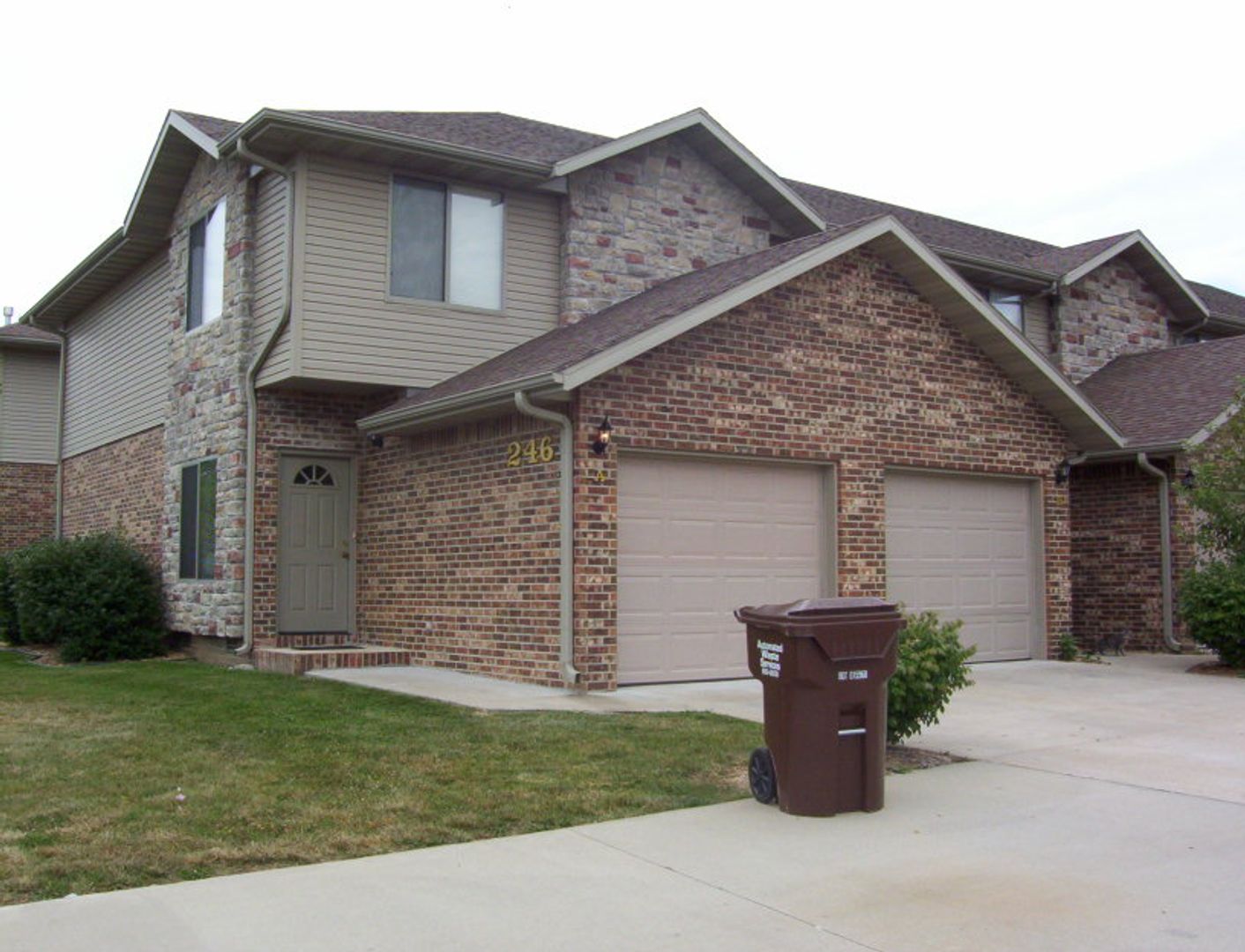 Springfield Apartment: 236 E. Erie #A-G