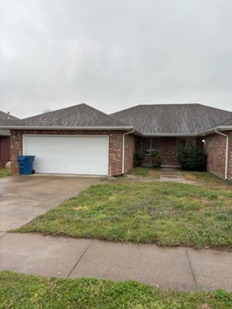 Springfield Apartment: 4040-4106 S. Fort