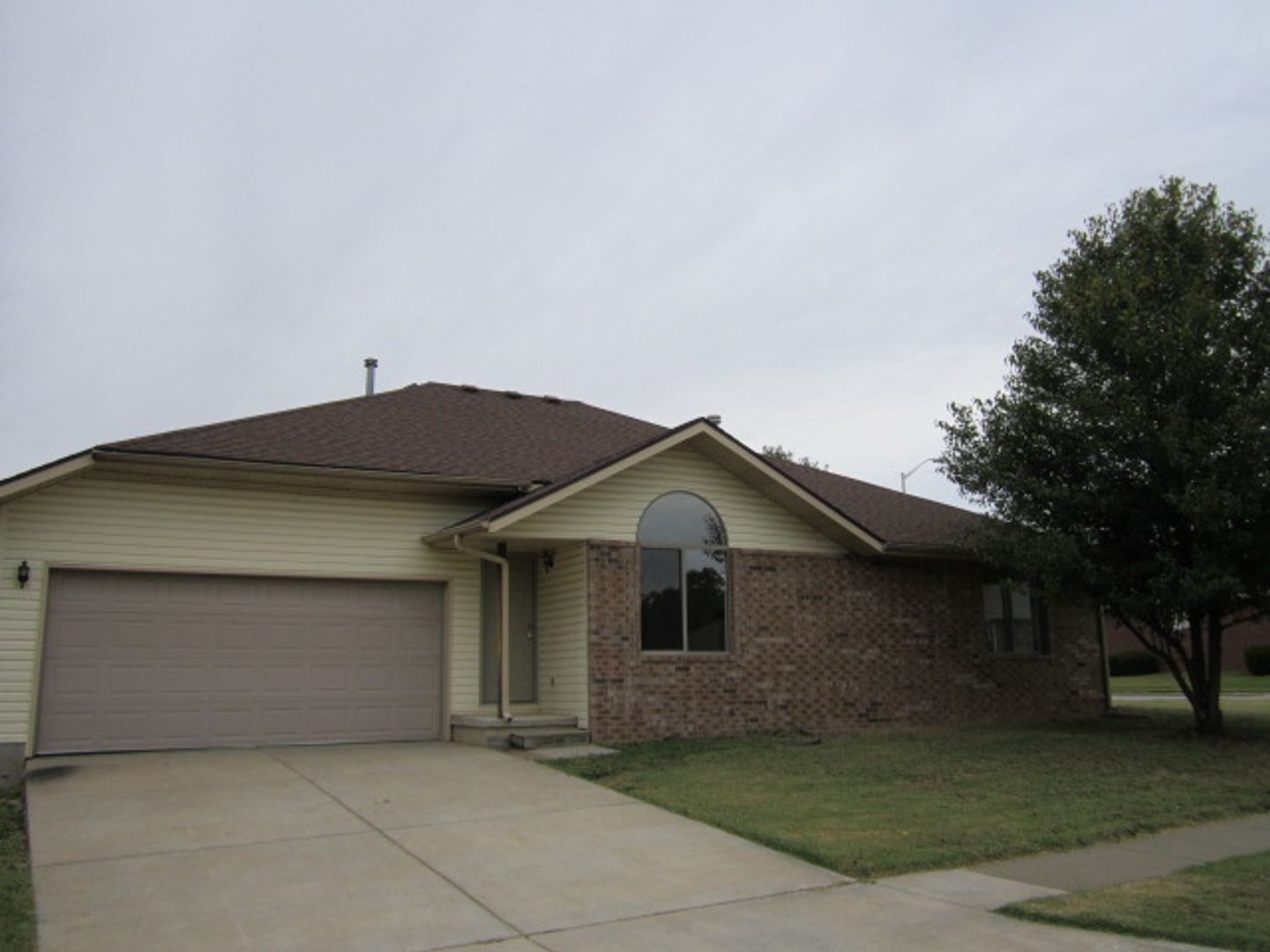 Springfield House: 3406 W Montclair