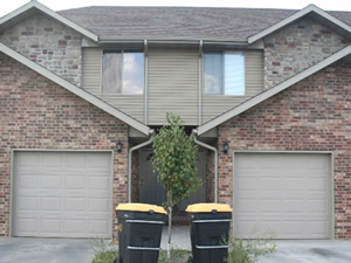Springfield Apartment: 236 E. Erie #A-G