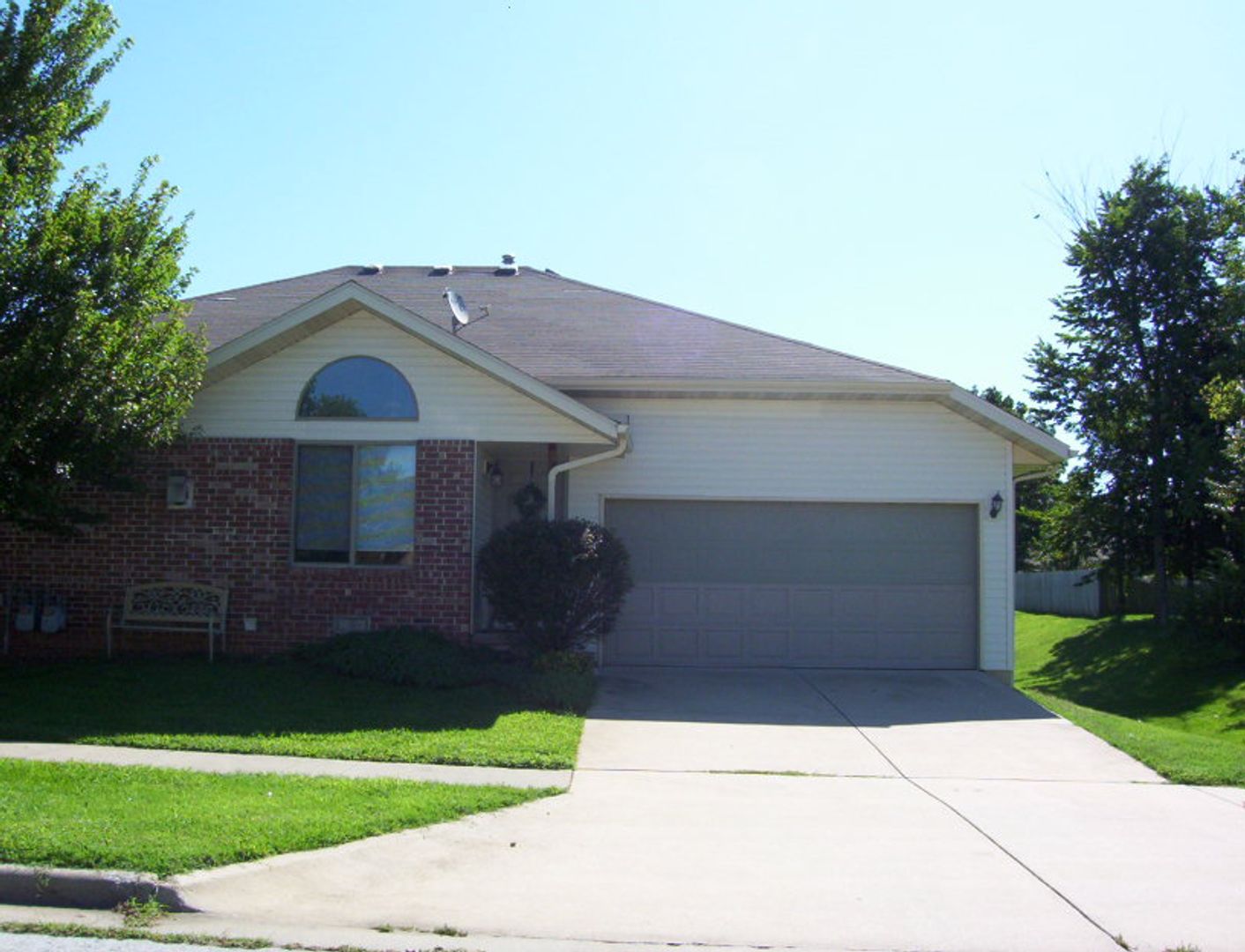 Springfield House: 3396 W Montclair