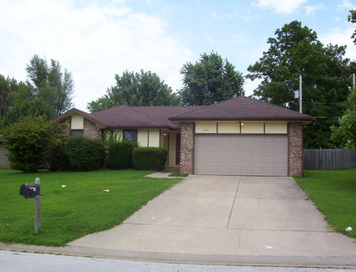 Springfield House: 3424 S Ridgecrest
