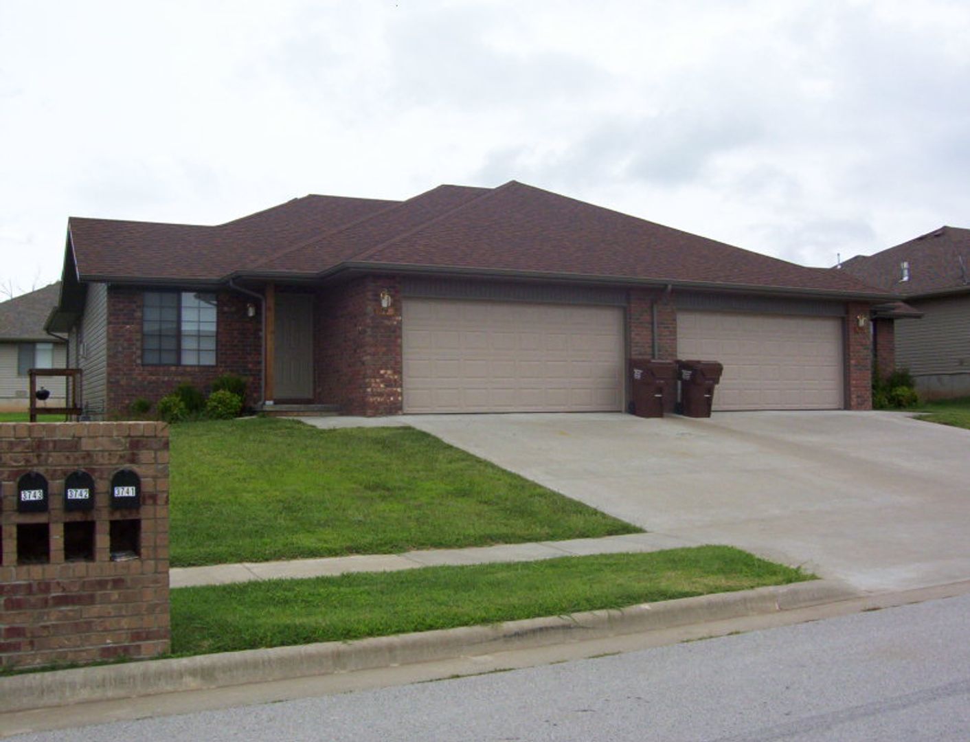 Springfield Apartment: 3709-3856 W. Montclair