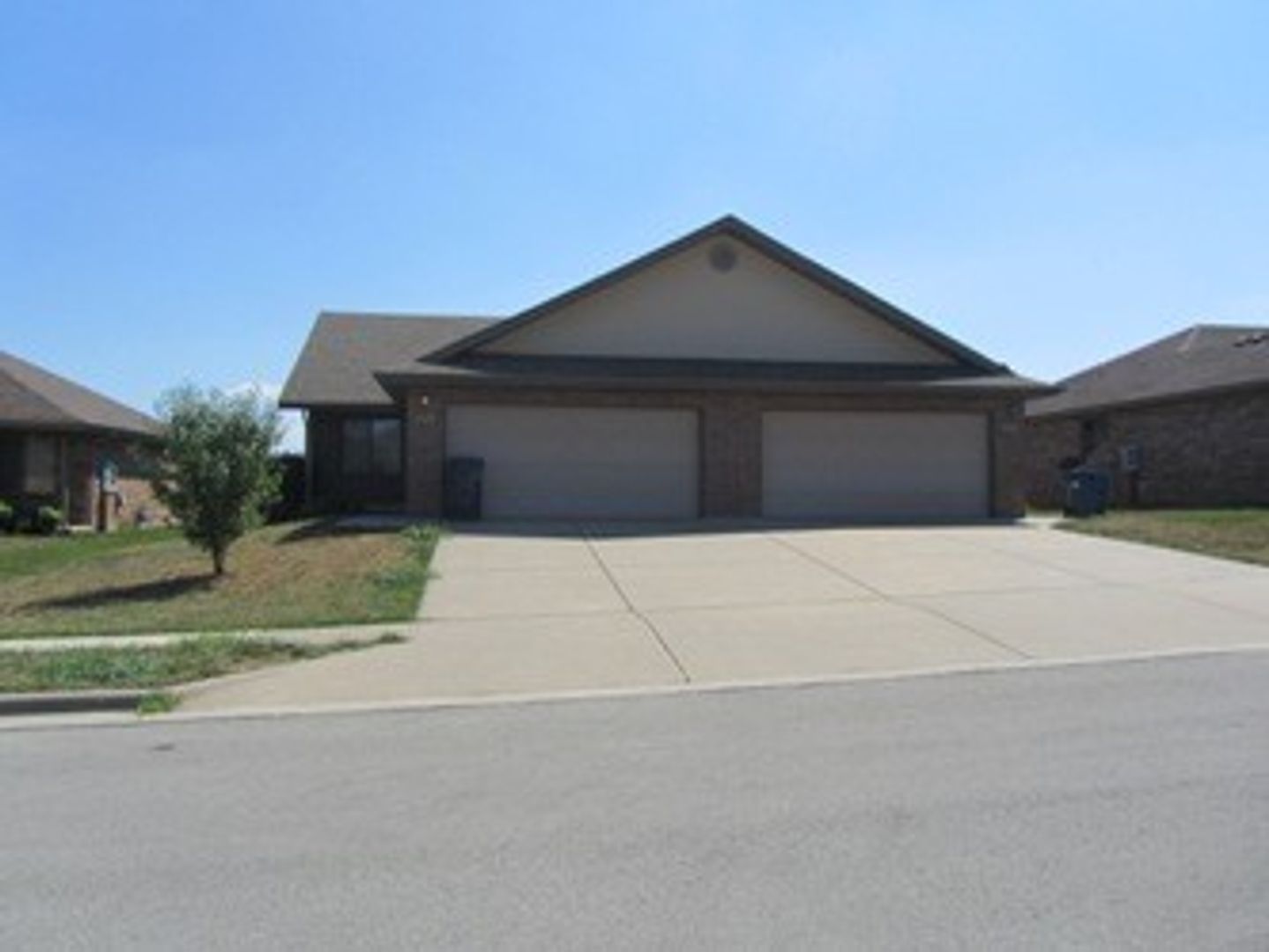 Springfield Apartment: 1307-1323 W. Sackett