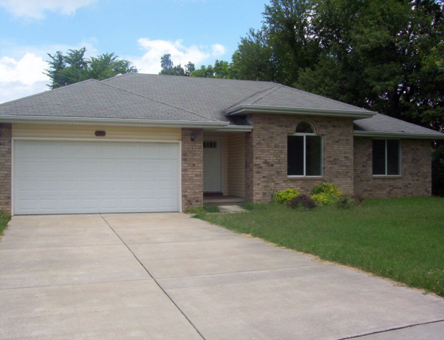 Springfield House: 3305 W Raynell
