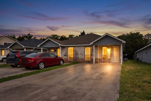 Open-Concept Living with Private Backyard Retreat in a Move-In Ready 3 Bedroom Home – photo 1