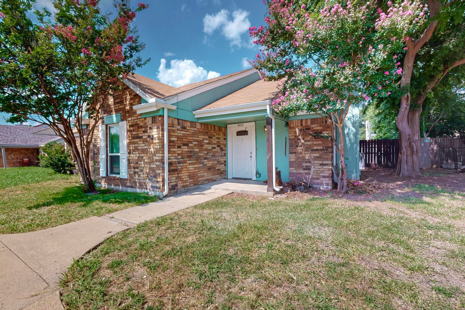 Mesquite House: 800 Lee Street