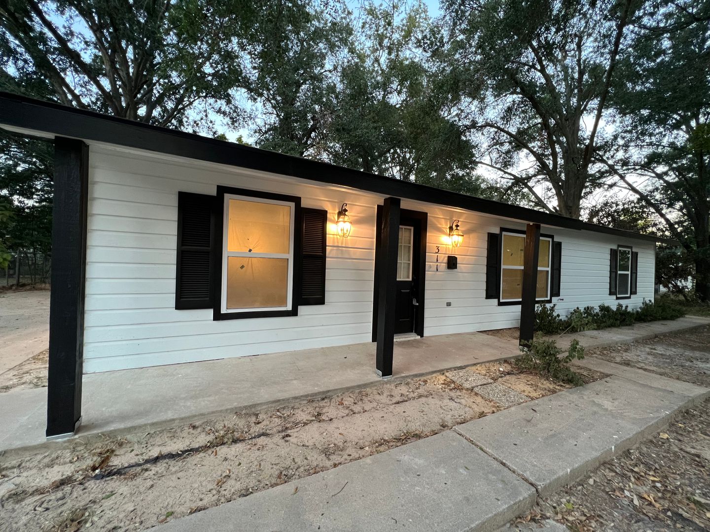 Winnsboro House: 311 Floyd St.