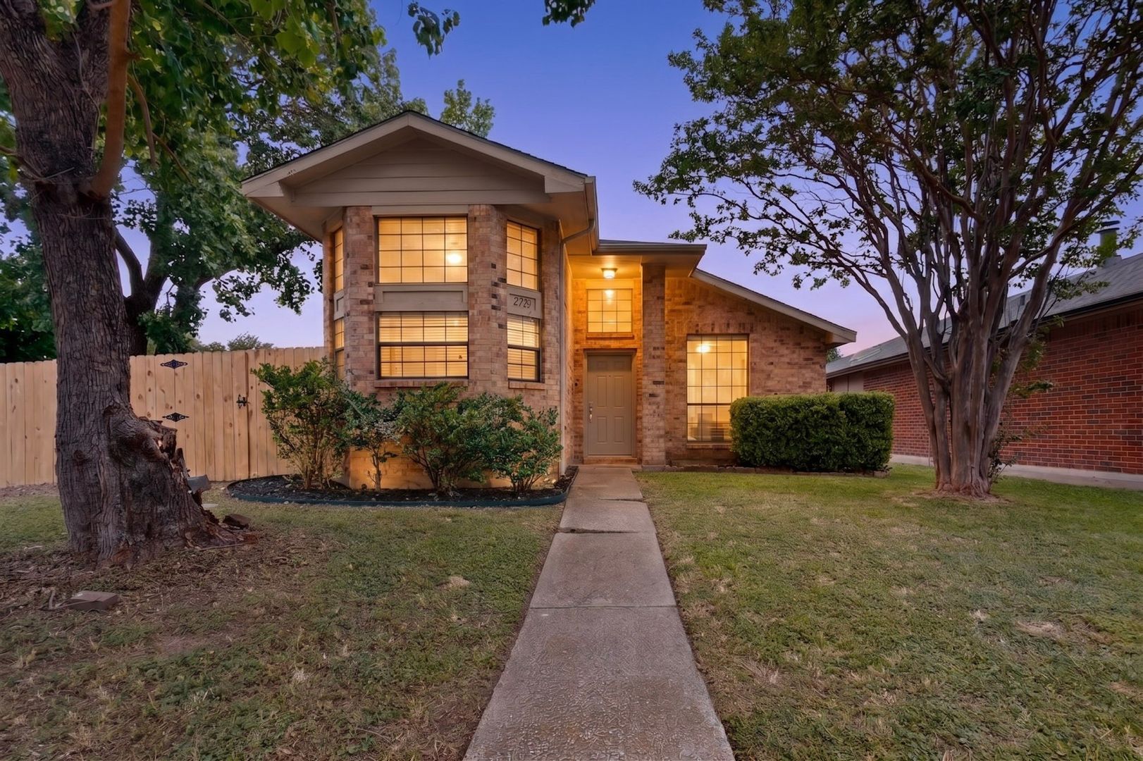 Dallas House: 2521 Winter Oak Street