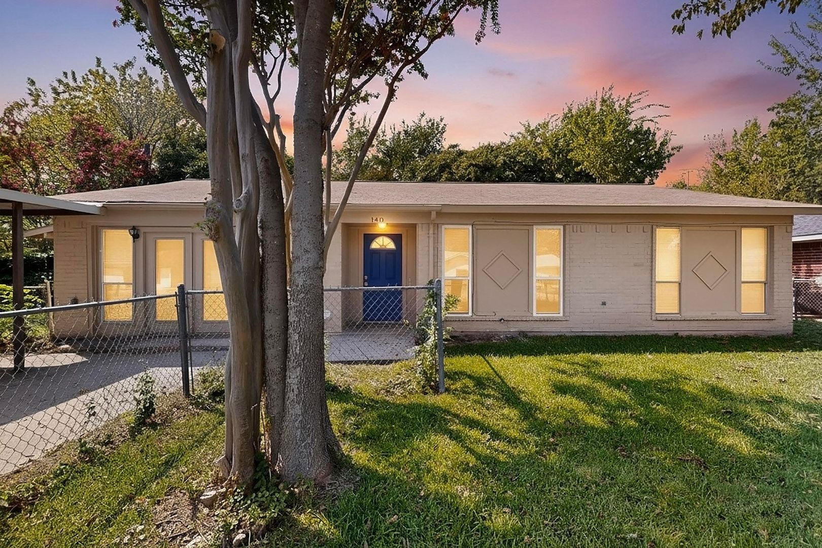 Rockwall House: 140 Trout St