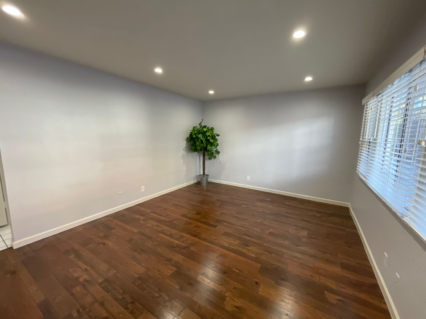 North Hollywood Apartment: 10814-10818 Blix St