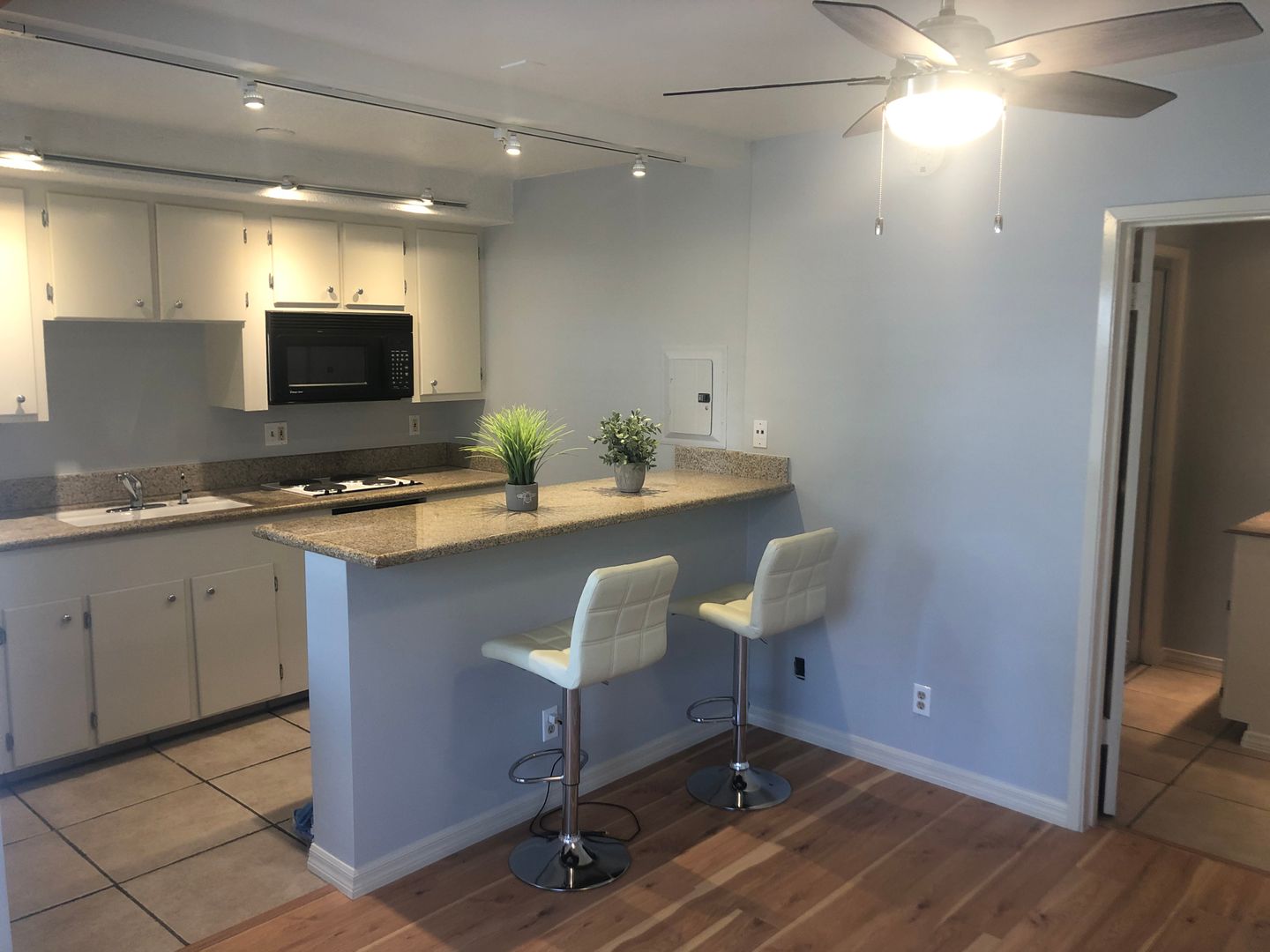 North Hollywood Apartment: 10814-10818 Blix St