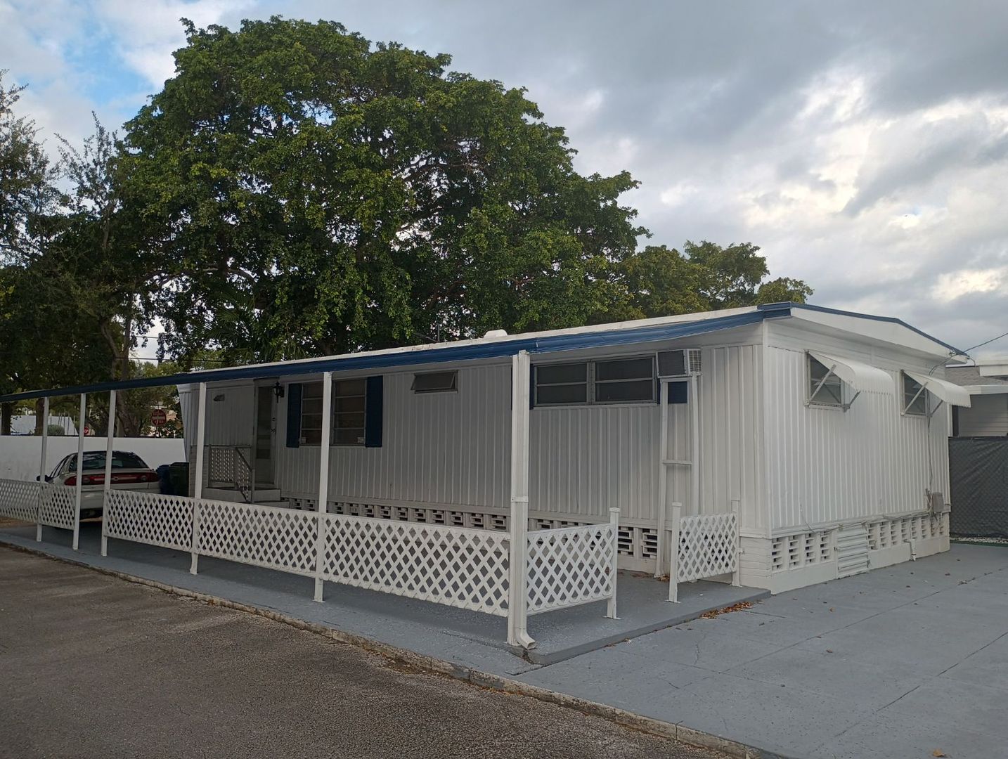 Hallandale Apartment: 829 SW 1st Street