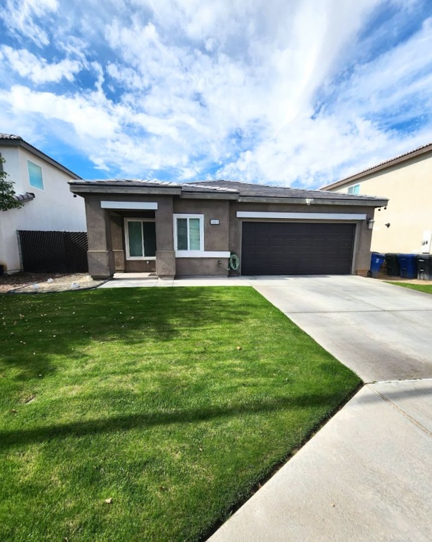 Imperial House: 2609 Sandstone St