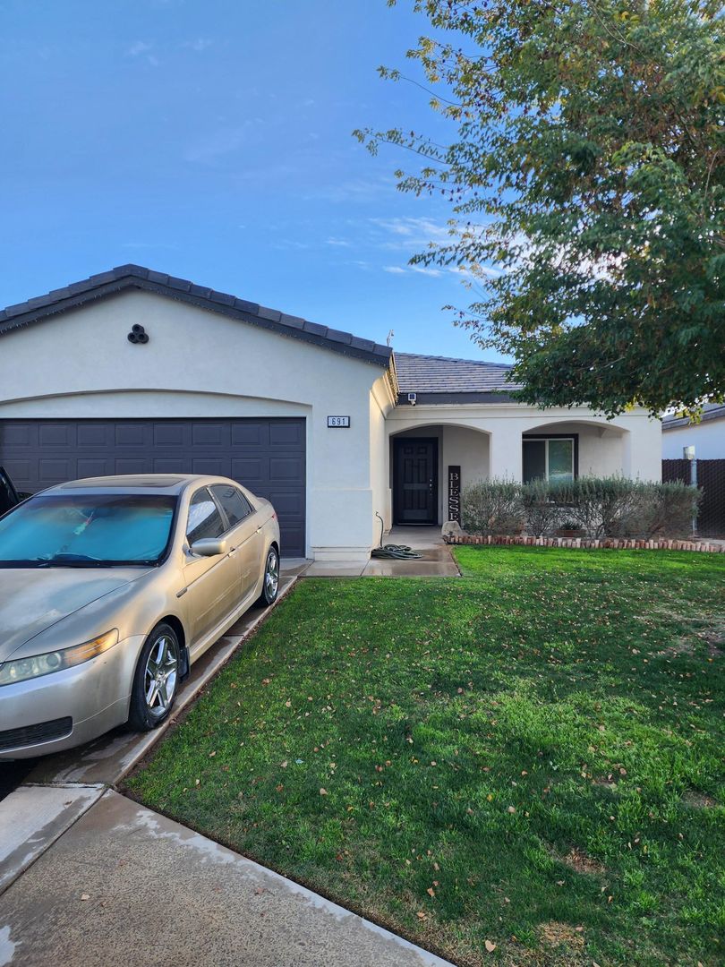 Imperial House: 691 Diamond St