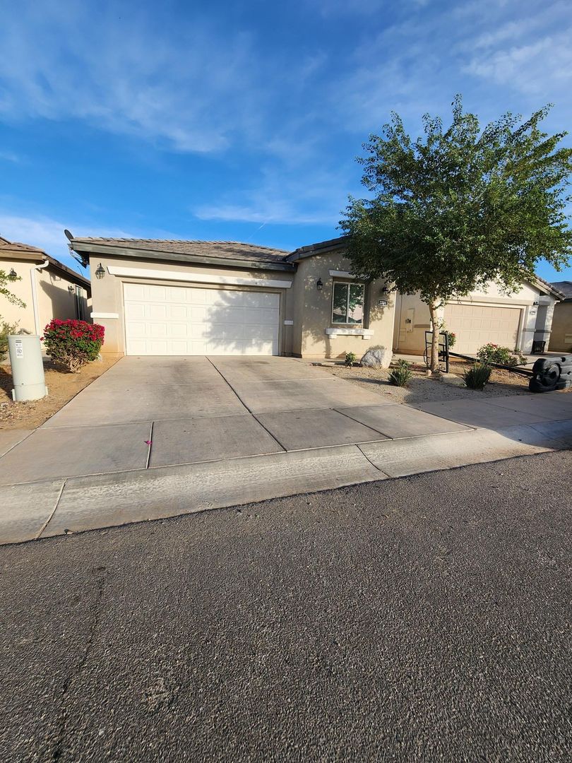 Imperial House: 2712 Spring Street