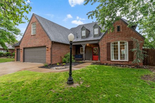 4 Beds | 2.5 Baths | Golf Course Views + 3-Car Garage in Quiet Owasso Cul-de-Sac – photo 1