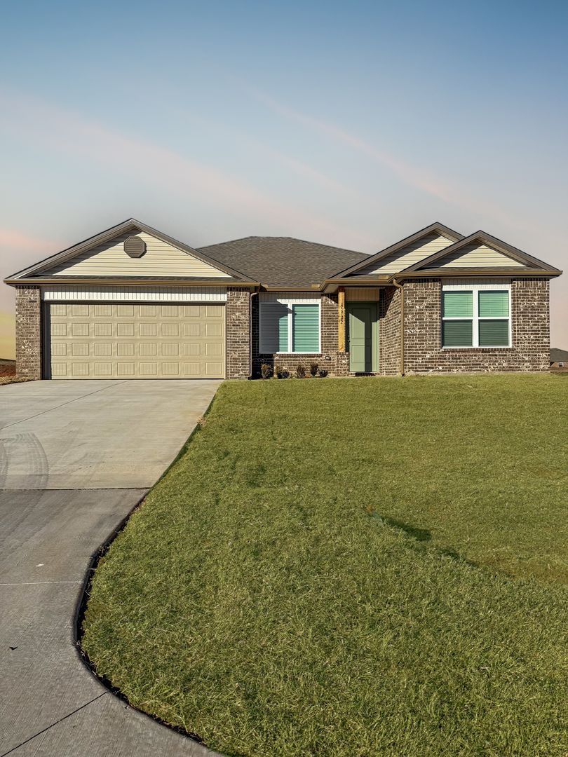 Stillwater House: 2922 E Wells Ave