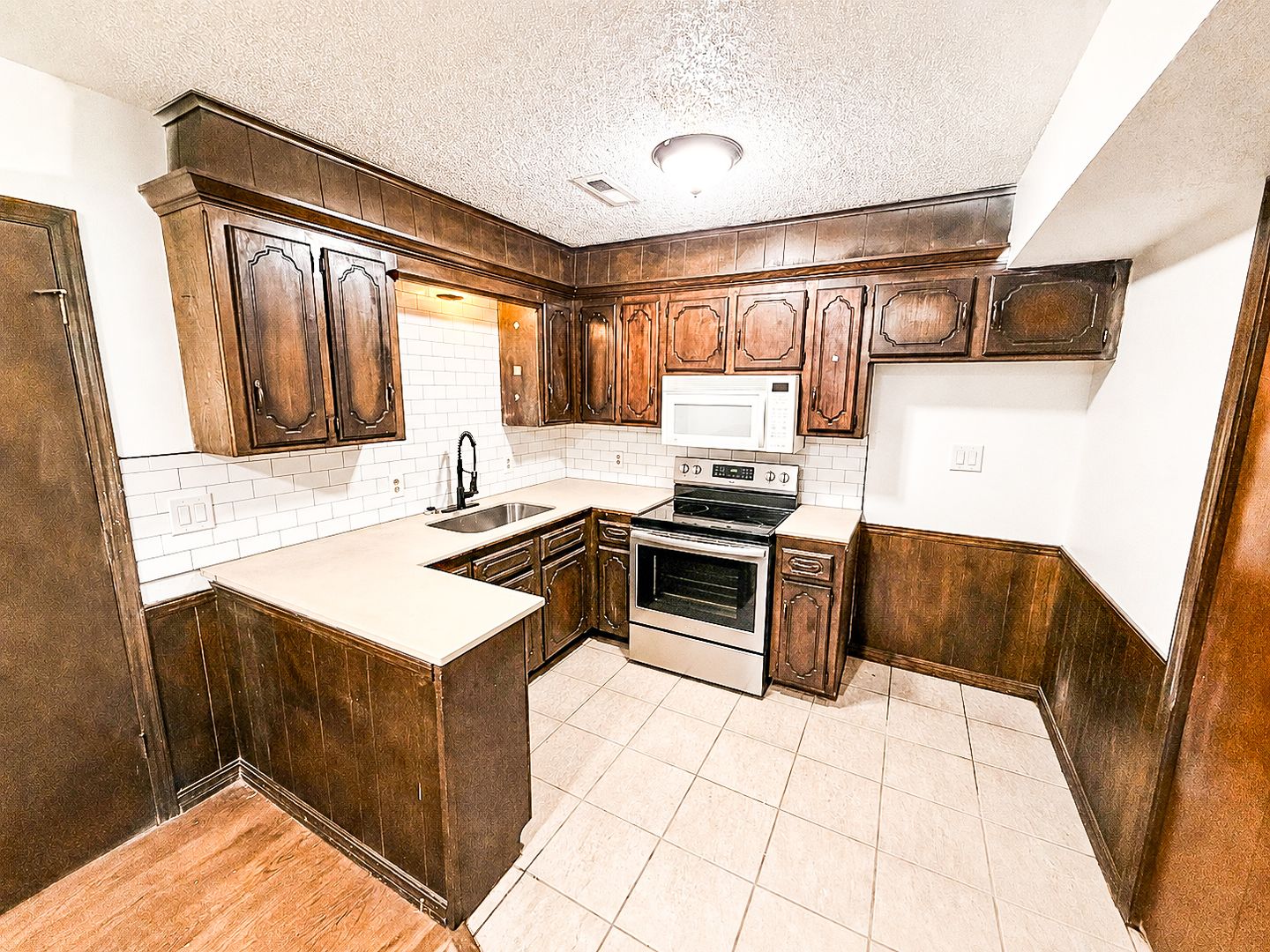 Jennings Apartment: 501 N Main St