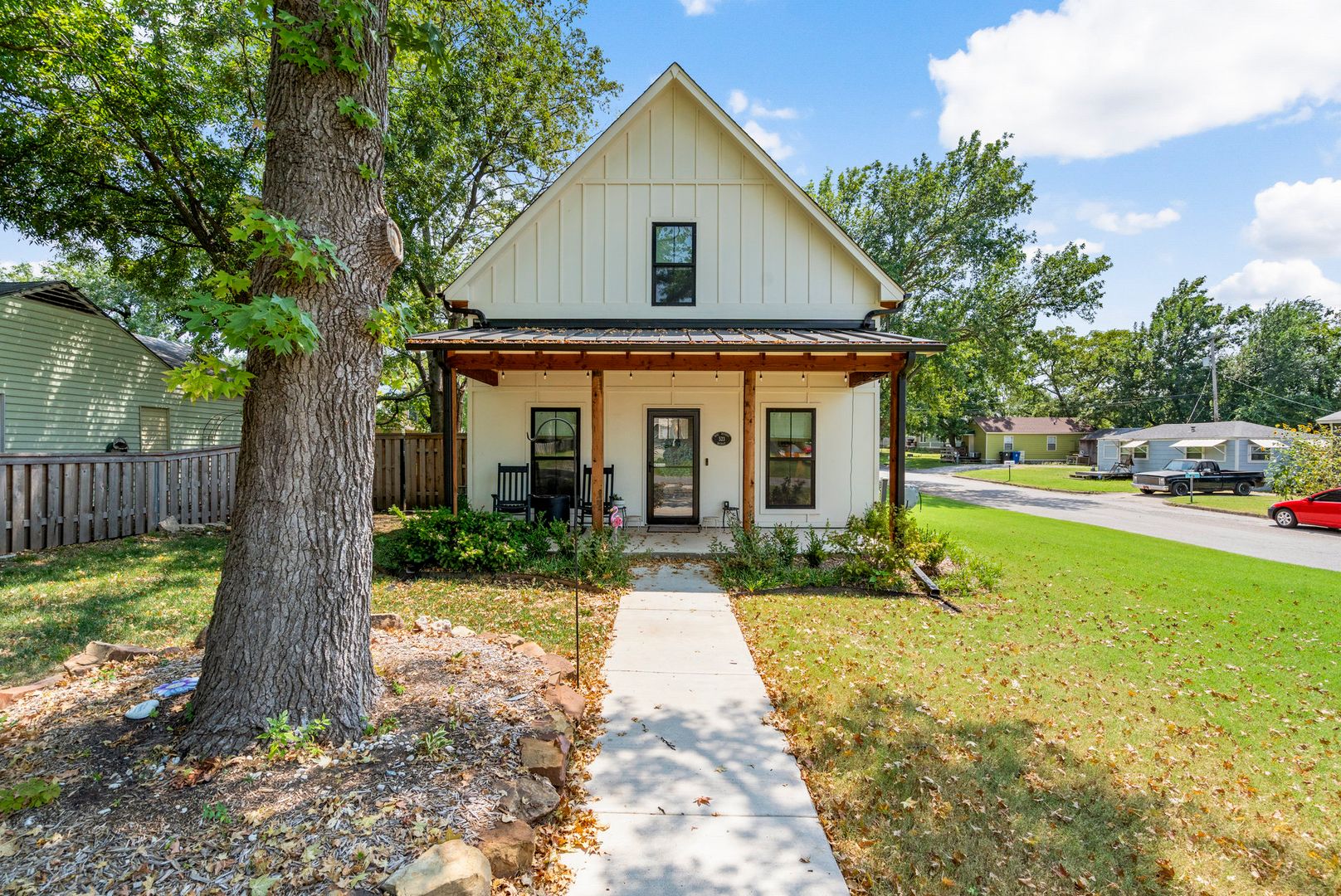 Broken Arrows House: 523 W. Detroit St