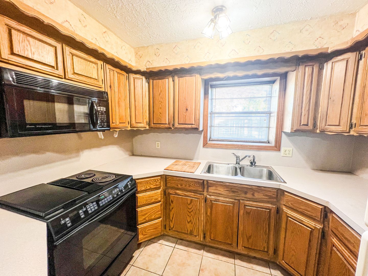 Jennings Apartment: 501 N Main St