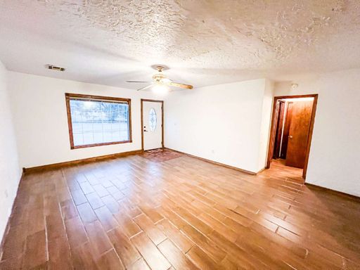 Affordable 2-Bedroom Apartment with Covered Parking – photo 1