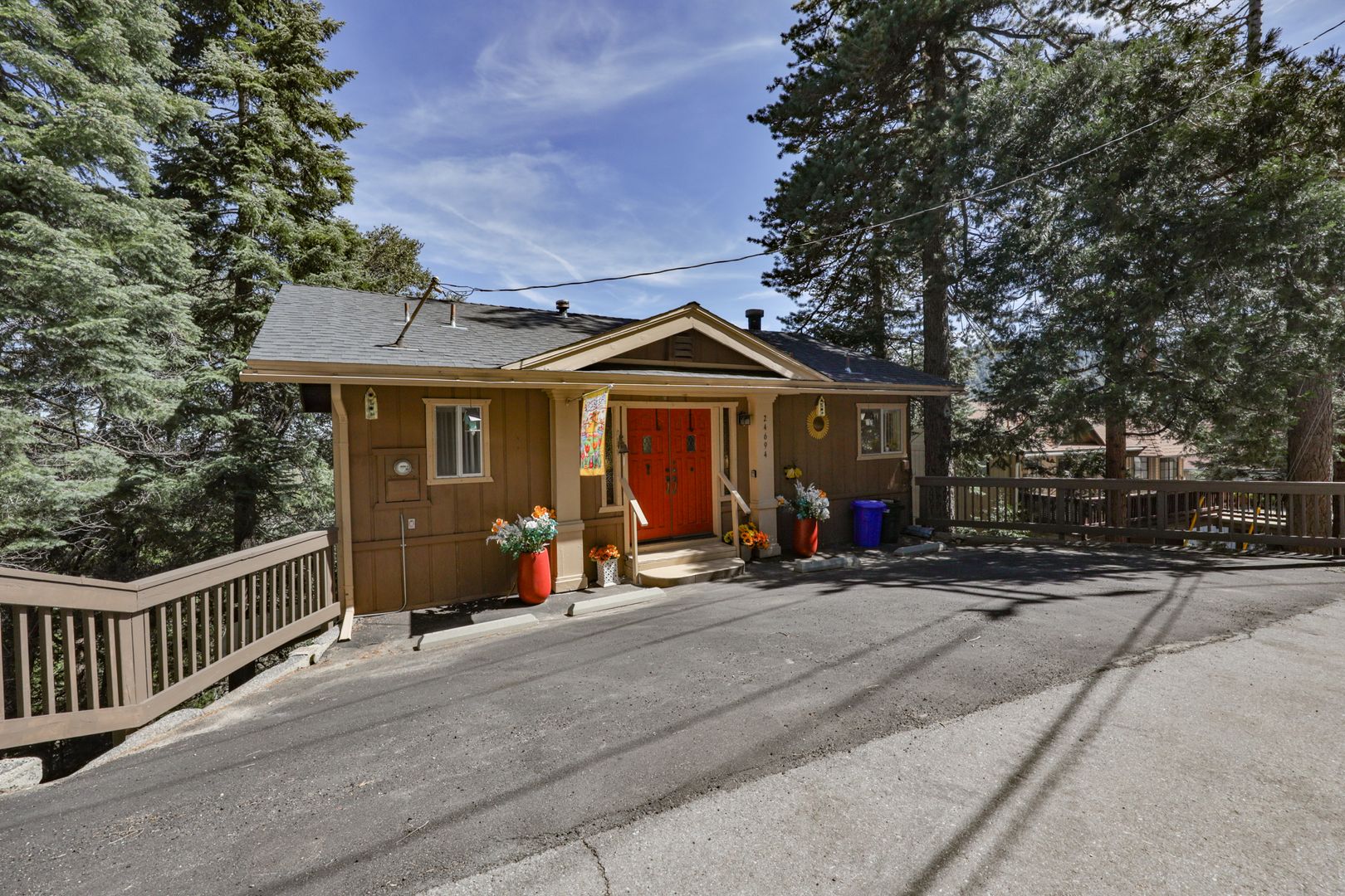 Crestline House: 24694 Bernard Dr