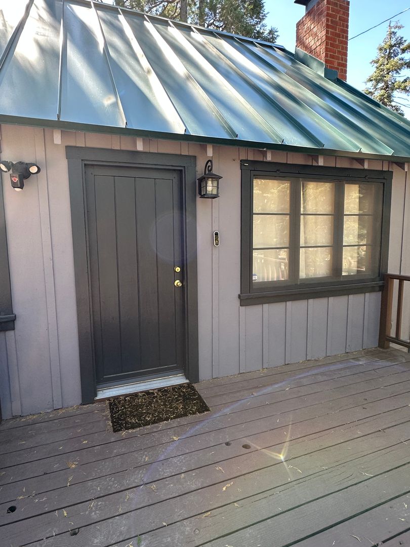 Twin Peaks House: 25747 State Highway 189