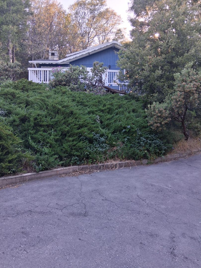 Crestline House: 210 Wylerhorn Dr.