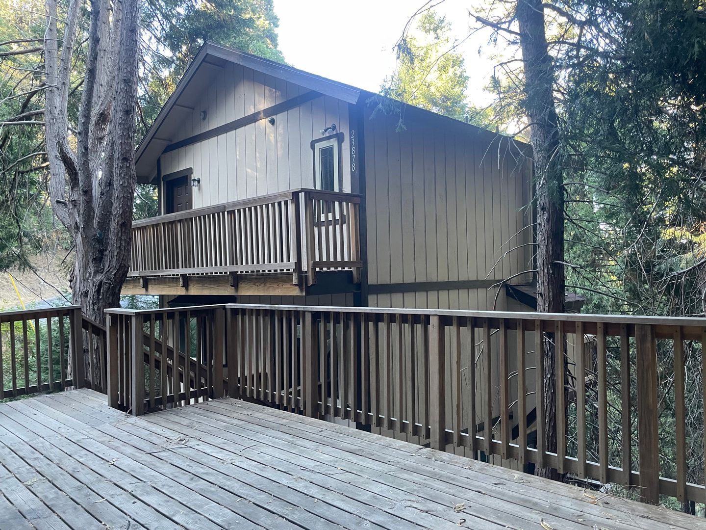 Crestline House: 23878 Lakeview Drive